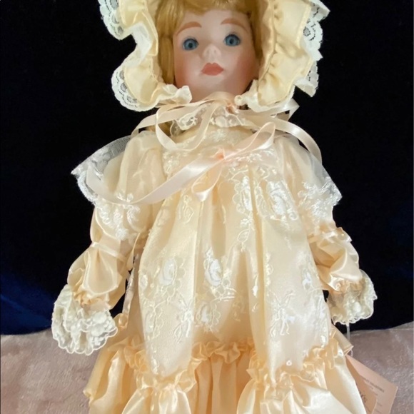 Vintage 1980’s Bradley’s Doll Ginger - Picture 5 of 9